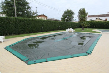 come rimuovere acqua stagnate dalla piscina