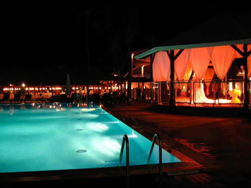illuminazione notturna piscina